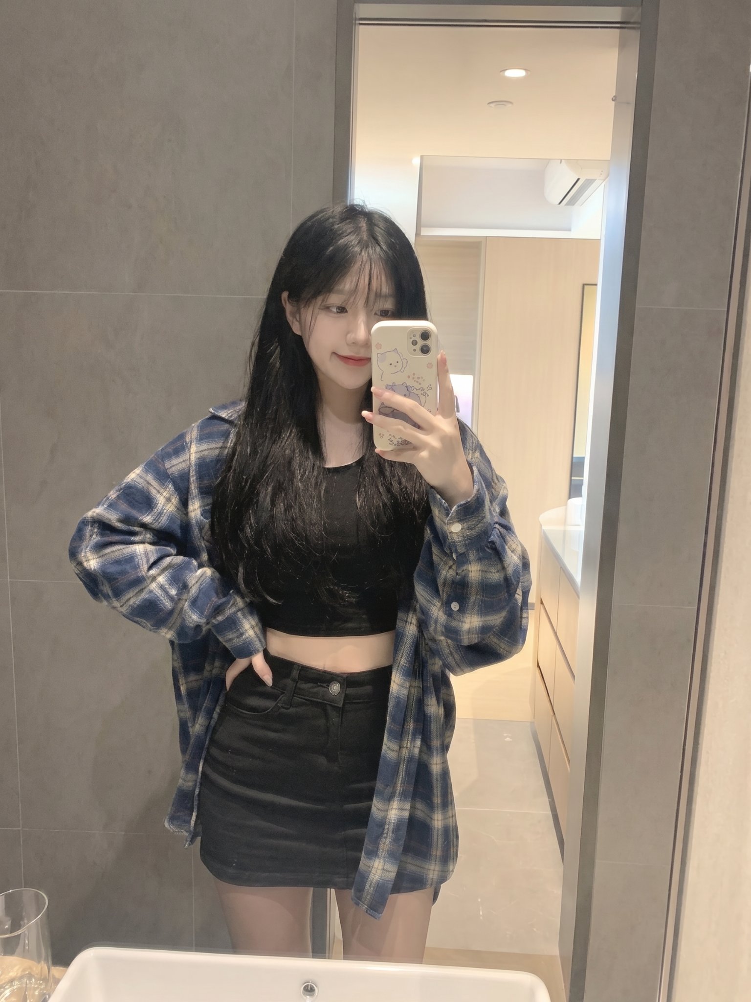 Girl Bathroom Blue Plaid Shirt Selfie Prompt